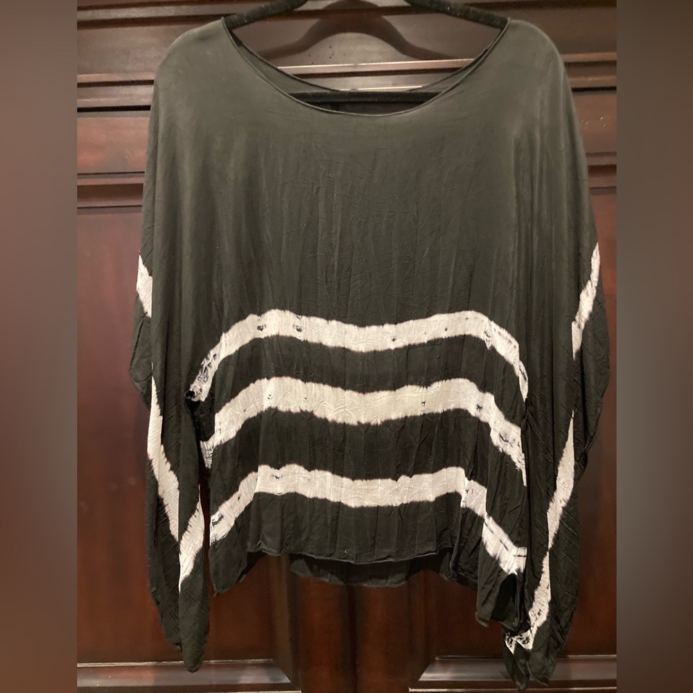 Barbara Lesser Black and White Striped open Sleeve Top
